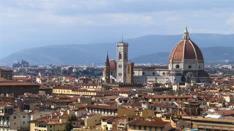Long-Shot-of-Florence-Cathedral