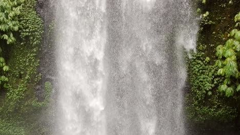Close-up-of-Waterfall-Cascade