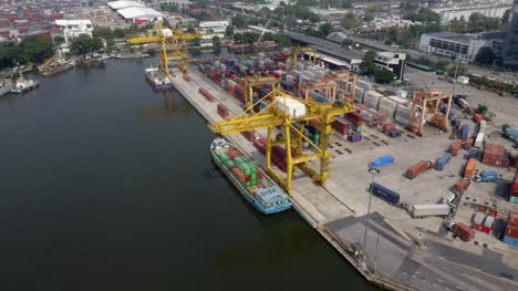 Orbiting-Cranes-in-Container-Port